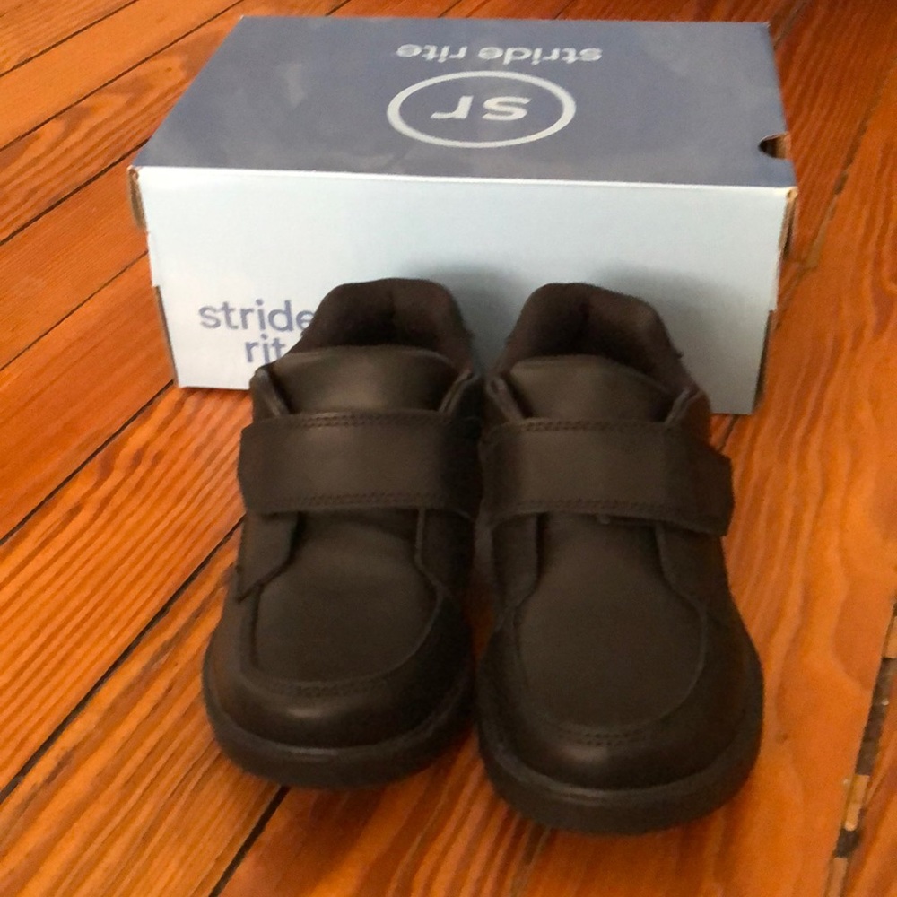 Stride Rite boys black leather loafers size 12.5